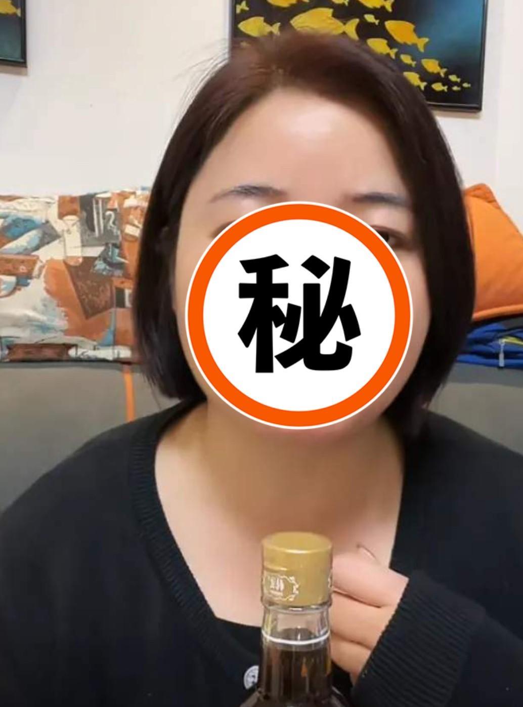 请问大家，“许敏住上大别墅了吗？”姚策堂嫂说，“你们这些许粉太可怜了，你们的