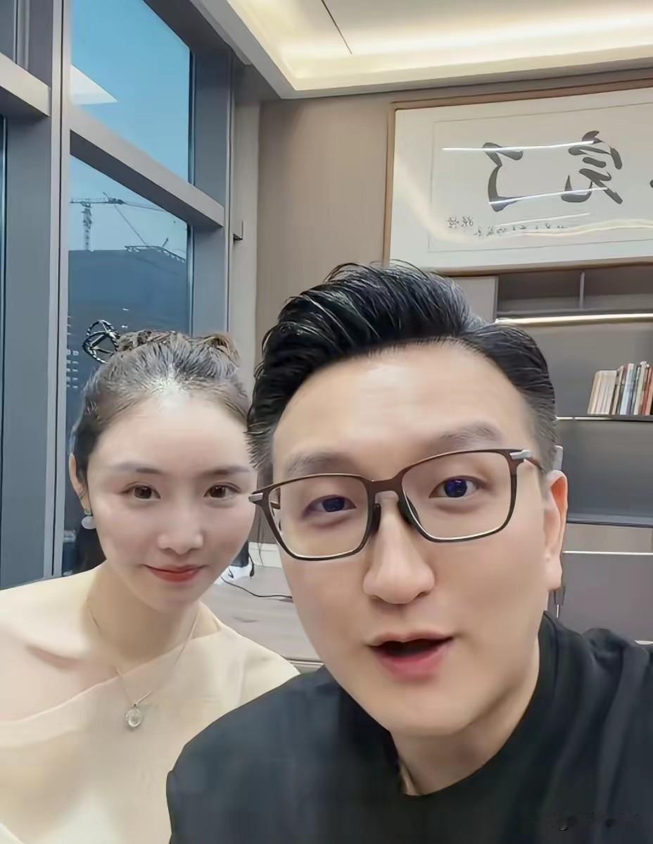 霍尊又要遭殃了吗？前女友和这位网红联手喊话霍尊，让他最好老实点，否则吃不了兜着