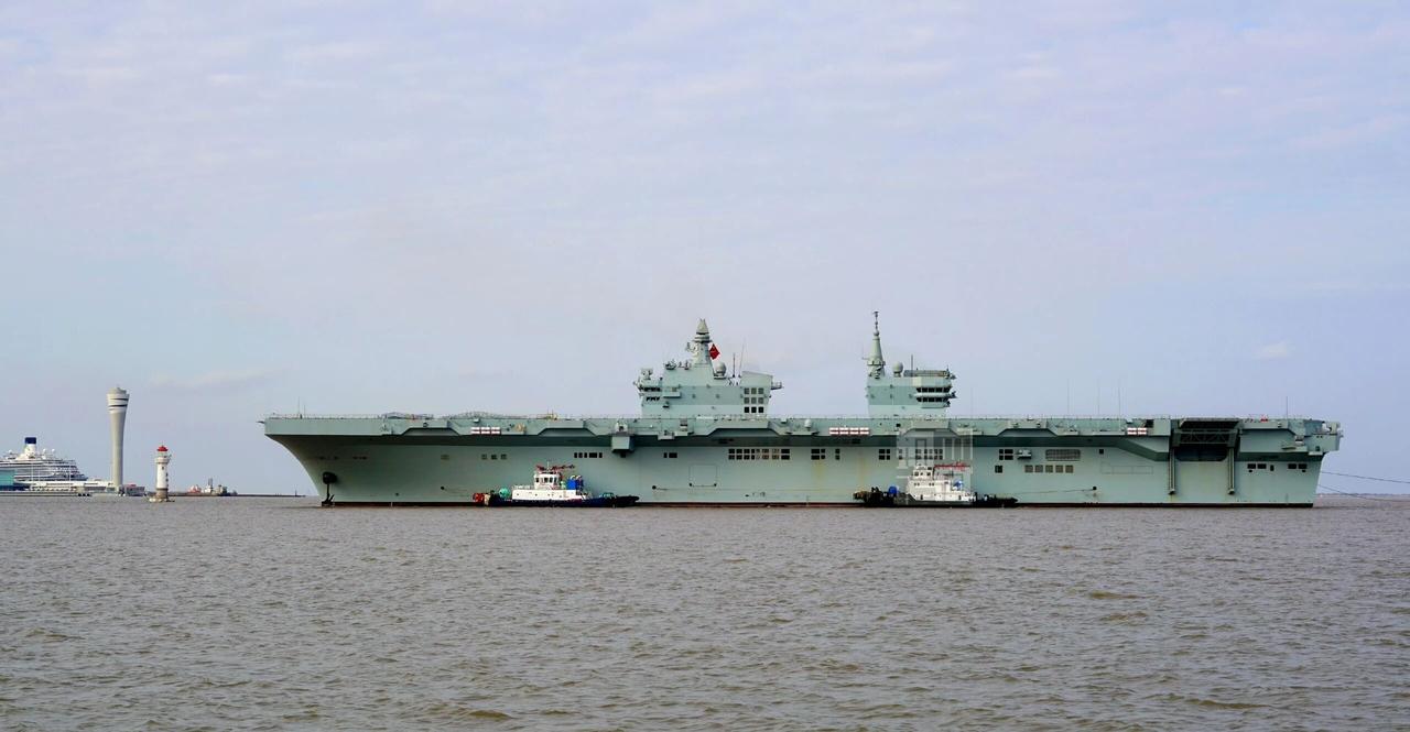 根据最新信息显示，中国海军076型两栖攻击舰“四川舰”已于近期结束了第二次海试，