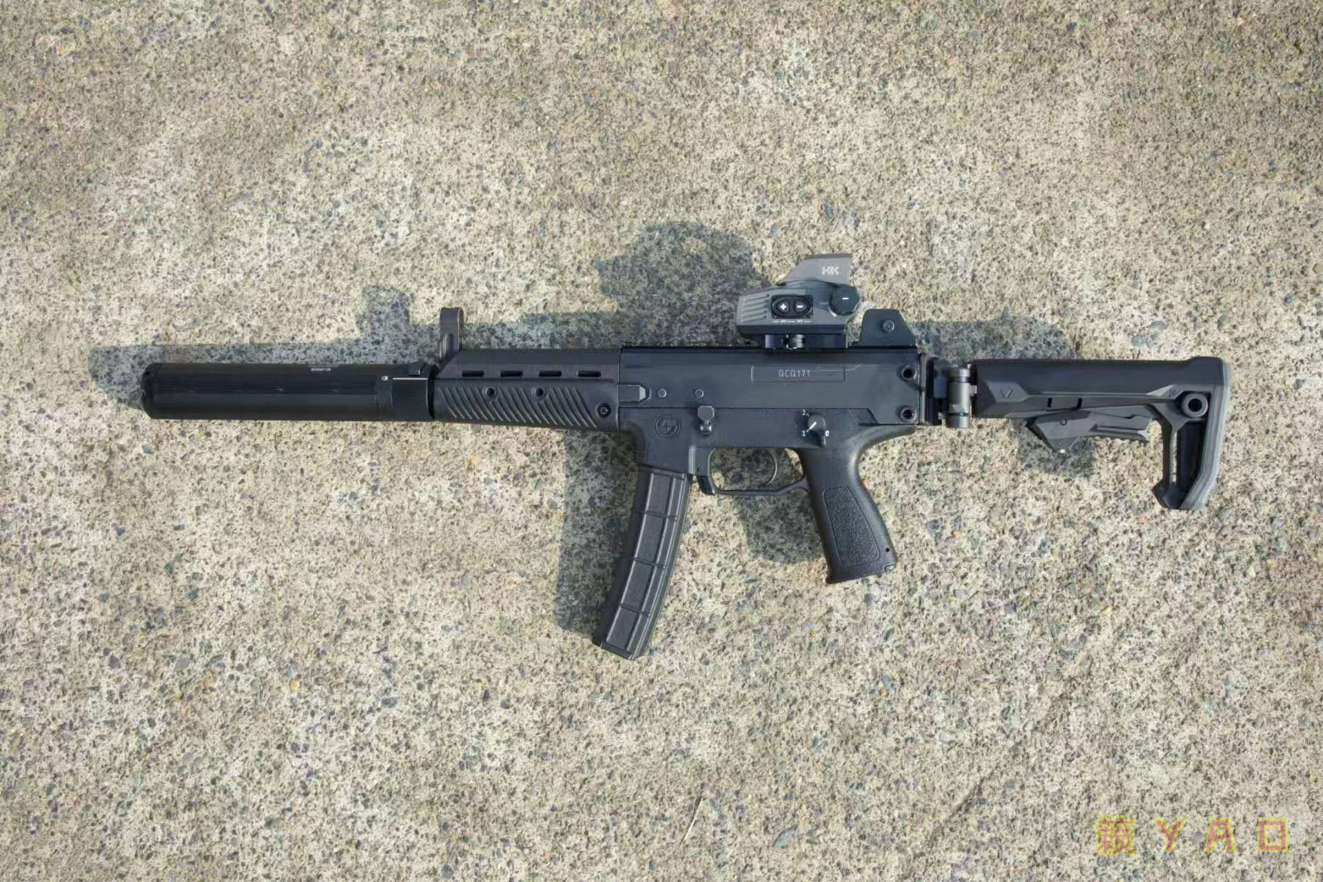 警察B队/浙江特警代表队还给171冲锋枪换上了VisorStock枪托（面罩枪