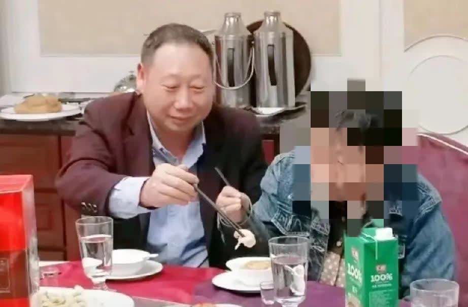 有网友还清楚的记得，老杜曾经顺嘴说出过，自己的女儿是2019年生的孩子，后来才又