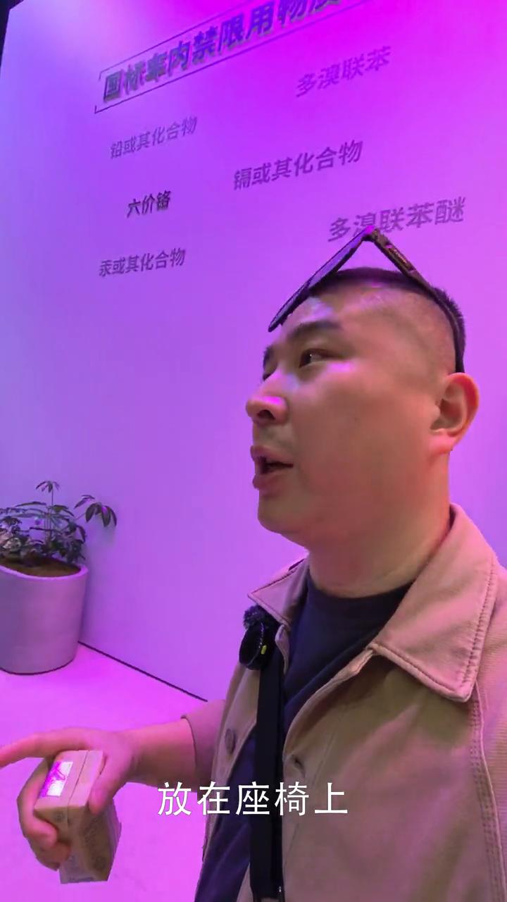 还有这个，这是用来自回收的渔网、海洋垃圾做的地毯。好多年之前做了一个对比的拆测，