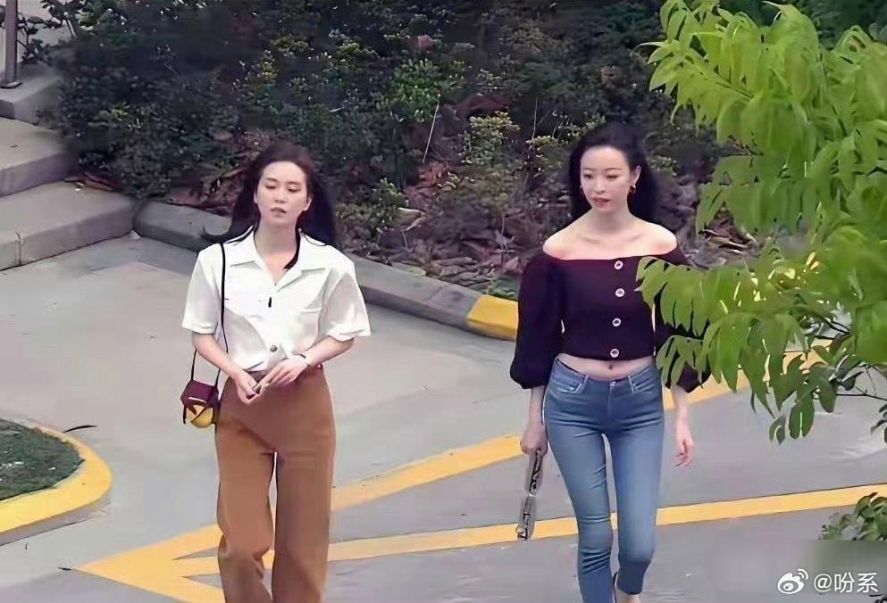 倪妮是怎么想起来穿这条牛仔裤的。