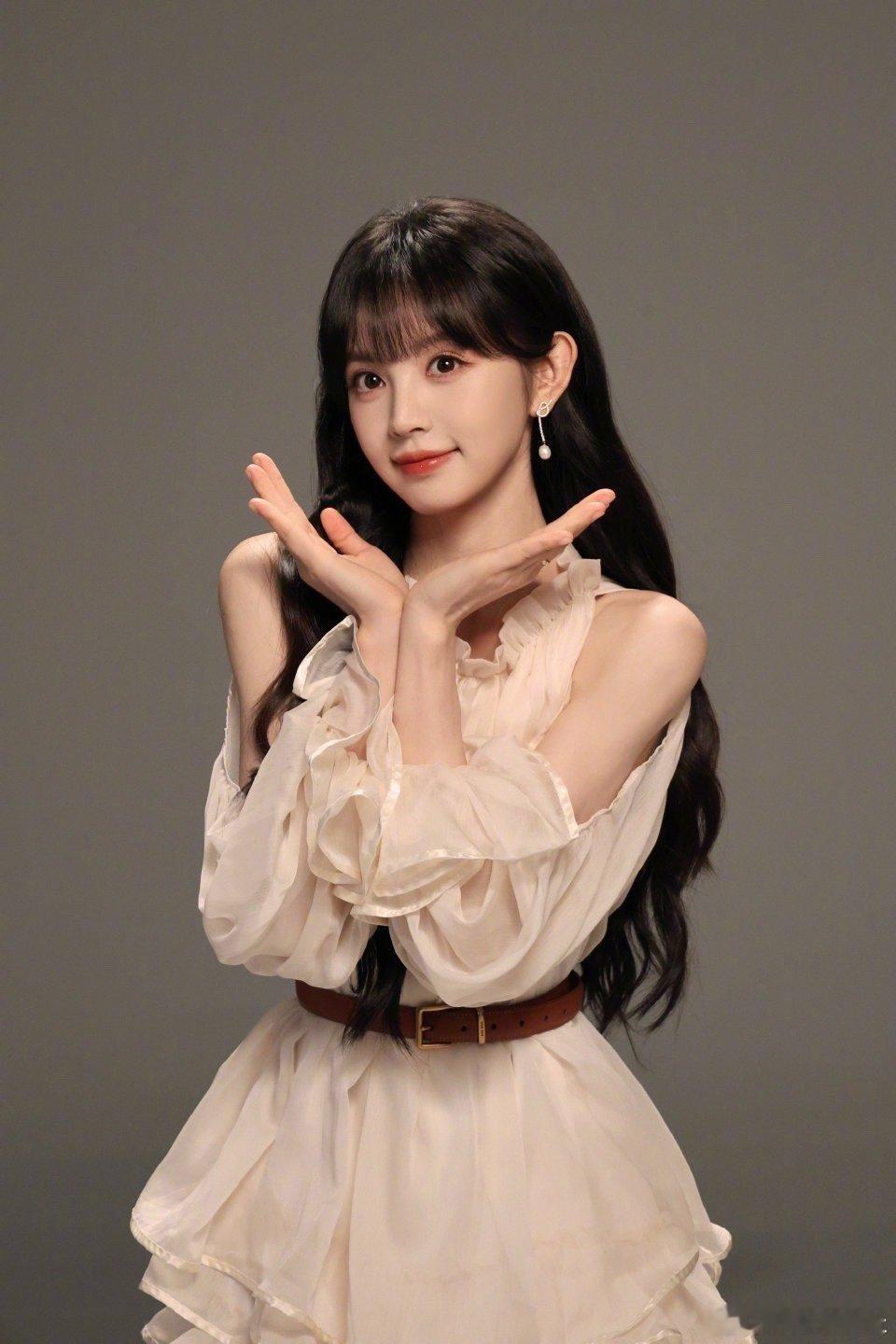 田曦薇一天换了三个造型、田曦薇换了三个造型哈哈哈哈哈哈哈，没想到啊没想到，田曦薇