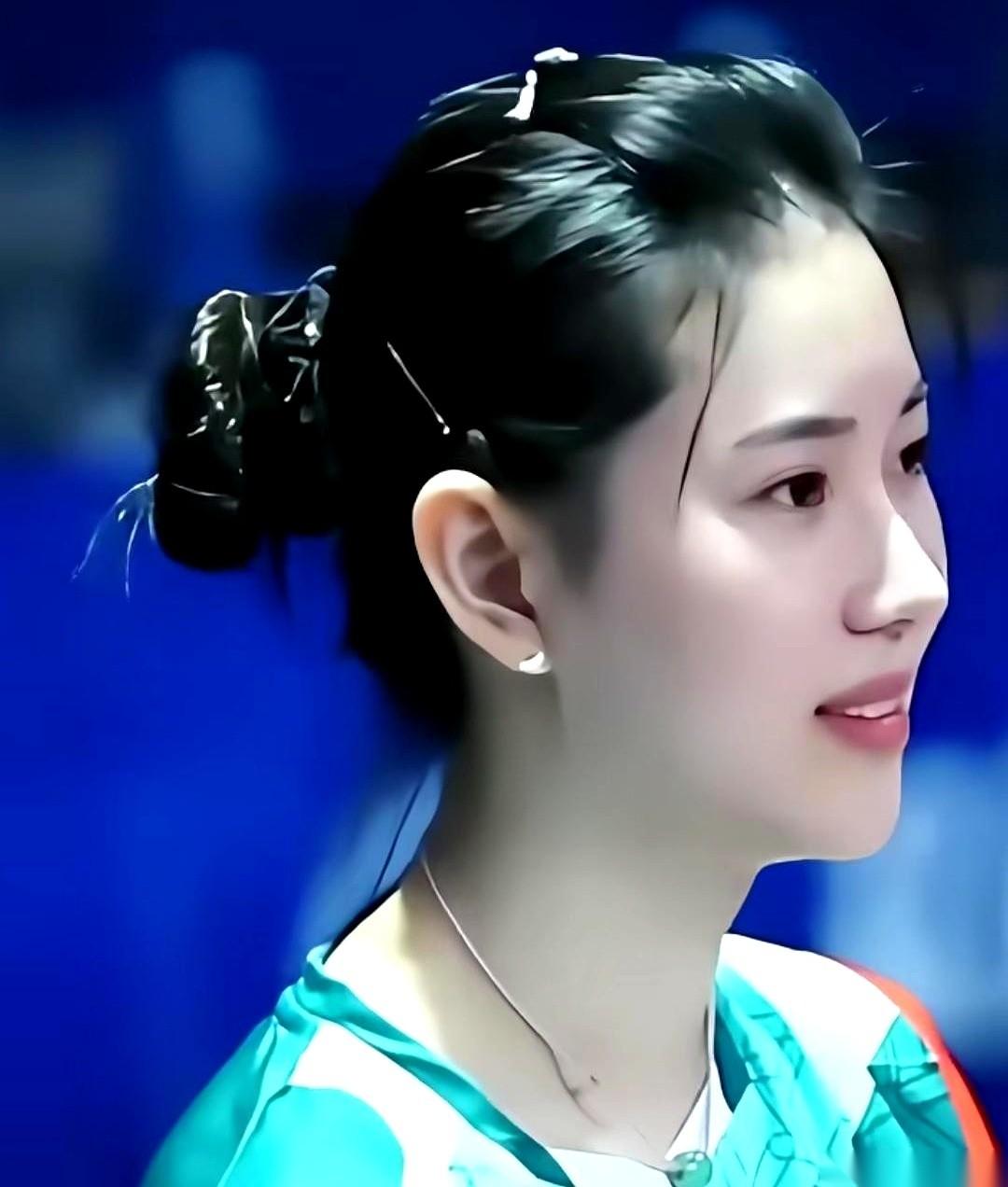 王添艺把国家队的行李打包带走时，网上的惋惜声快把评论区淹了。放着好好的“国字号”