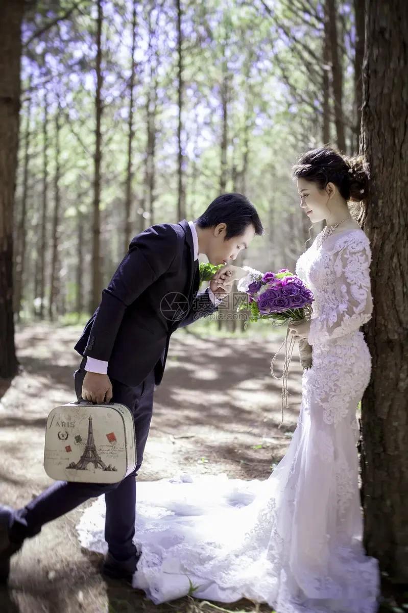 一个“负心汉”丈夫的下场我们单位有位女同事叫李慧（化名），毕业于厂工学院。她和