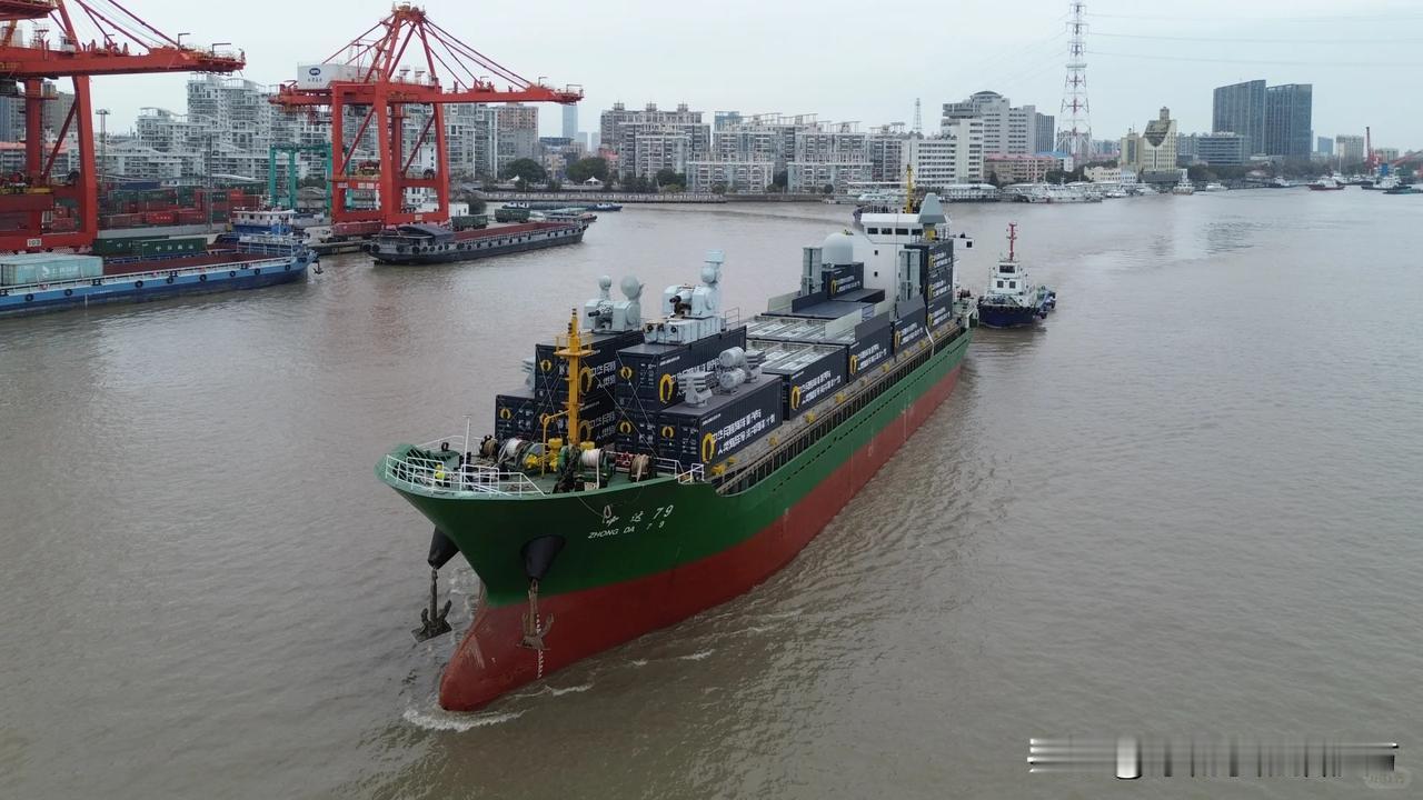 [呲牙笑]“中达79”这个“民用载机巡洋舰”又出去“溜达”了，不过这次好像没有