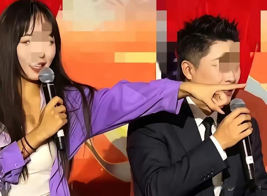 “我要自己选！”一位上大四的姑娘站在台上，信心满满地喊出这句话。她目光扫过台下，