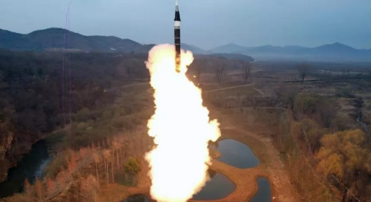 八月23日，朝导弹总局试谢两款新型防空导弹，目的是验证改进后防空导弹的战斗性能。