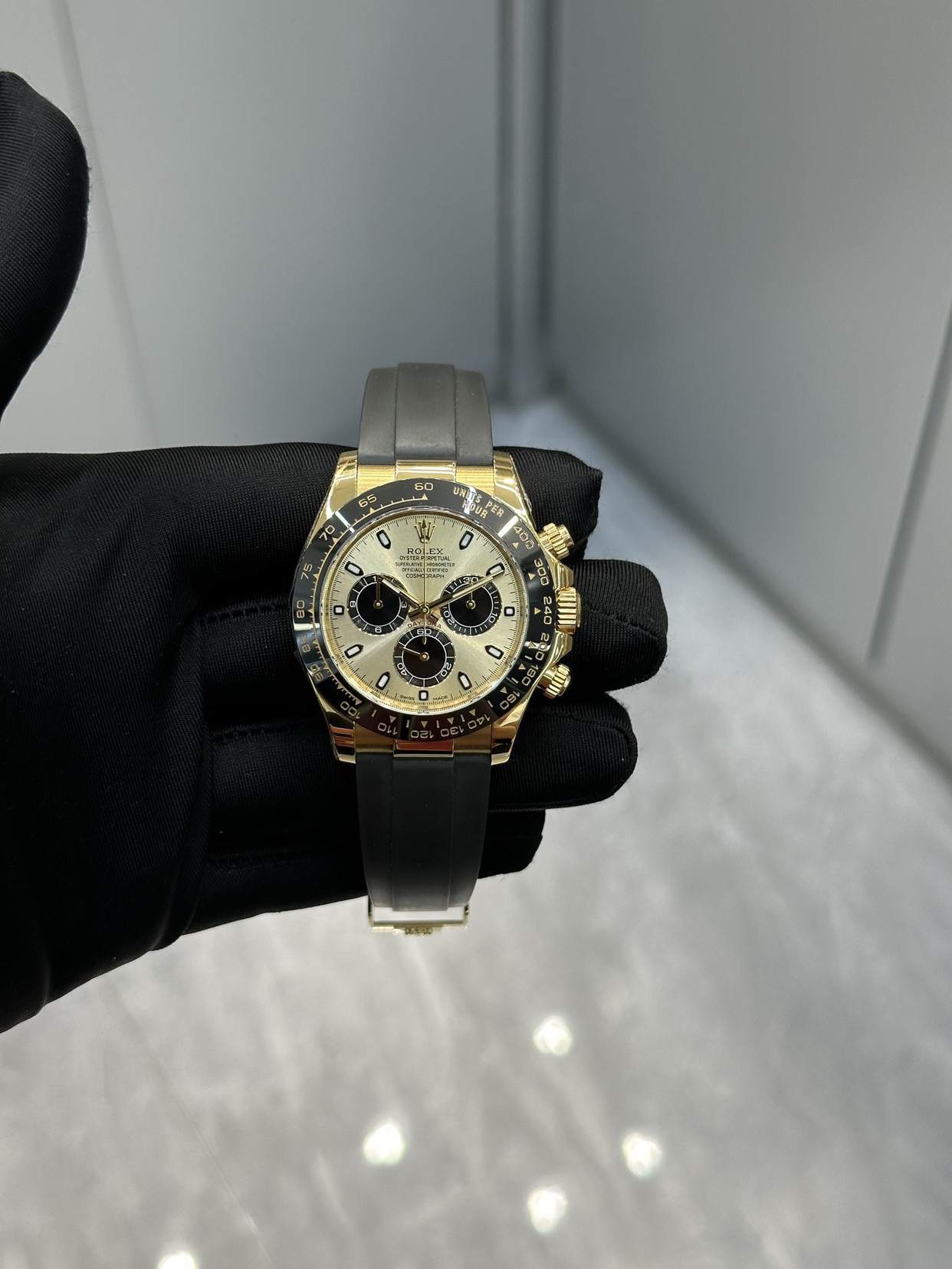 余文乐同款劳力士金迪通拿：奢华与运动的完美结合劳力士迪通拿系列中的“余文乐款”（型号116518LN