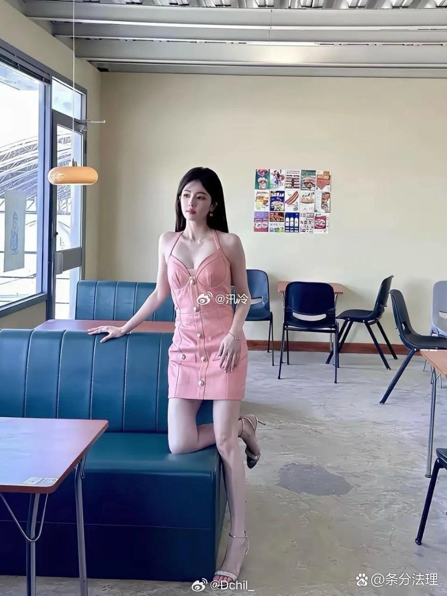 白鹿真白啊身材这不比模特还好吗为啥说她普？