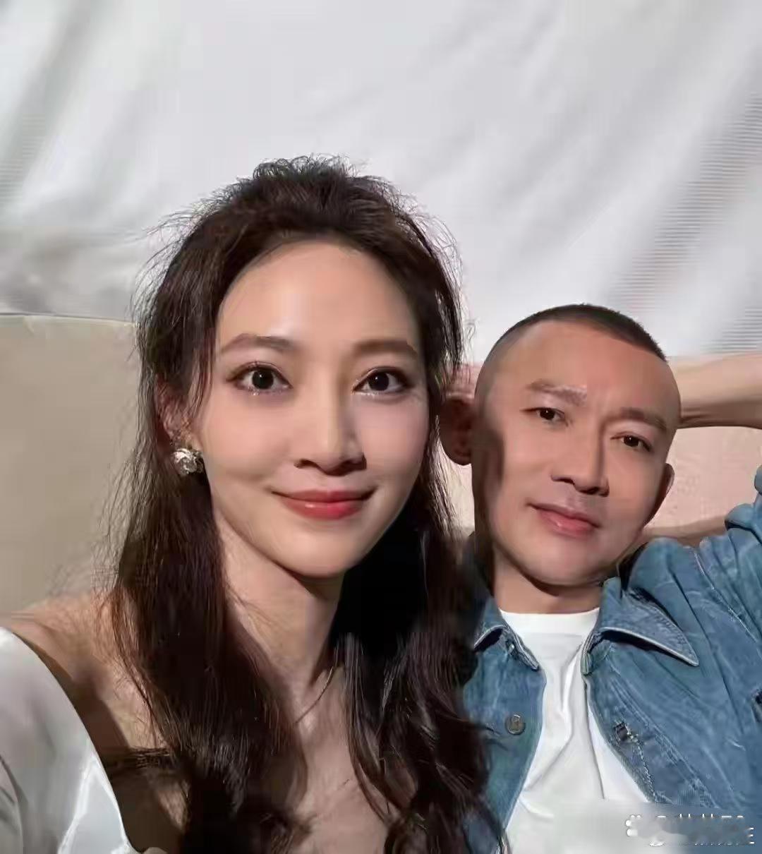 聂远一年300万养的老婆确实漂亮，五官精致，端庄优雅，简直就是绝色佳人。​​​