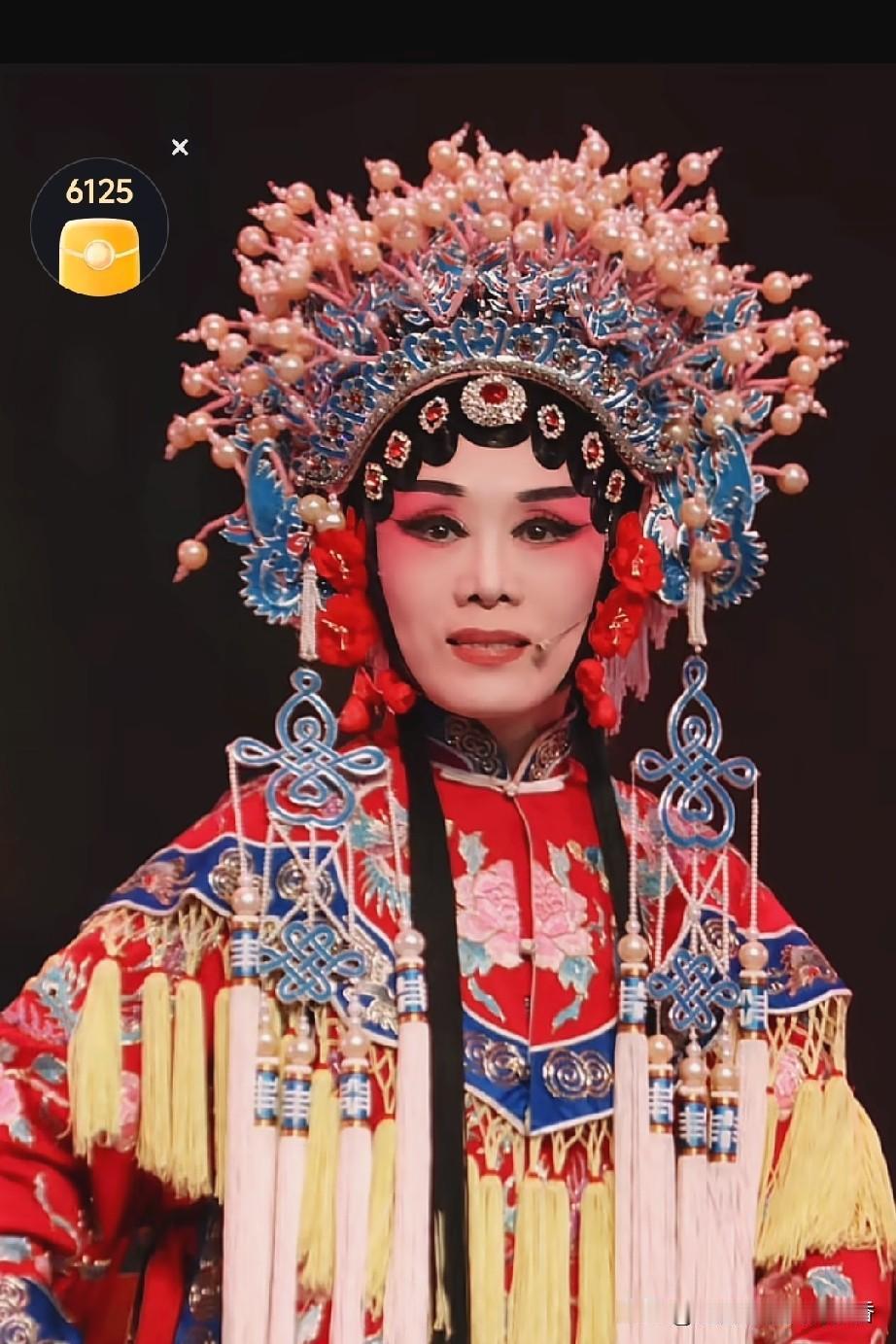 黄梅名家吴琼在个人社交平台发布了一段视频，她一边卸妆一边感慨：“戏曲妆容怎么能这