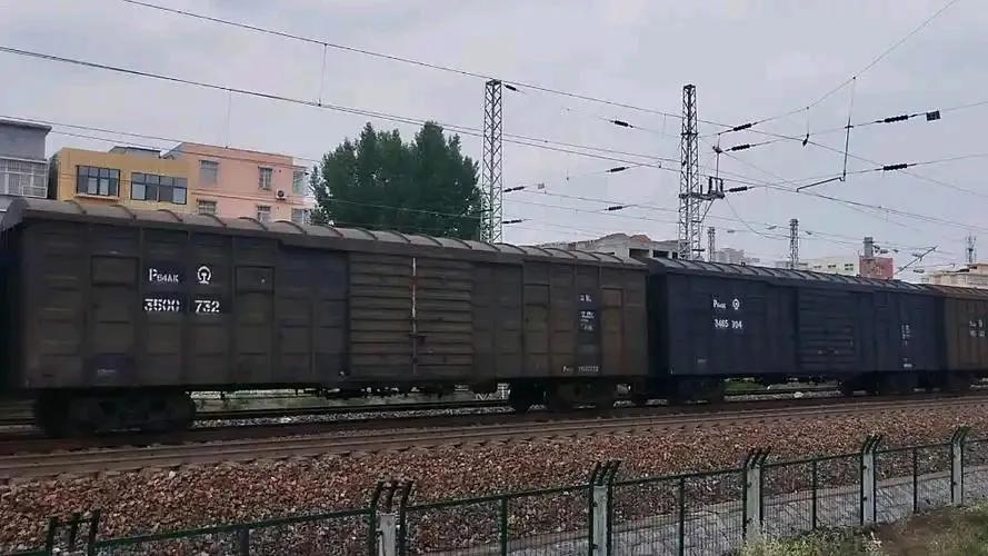 咱南阳人，谁没被焦柳铁路膈应过？一道铁栏杆把东西隔开，路不通、楼难建、发展慢半