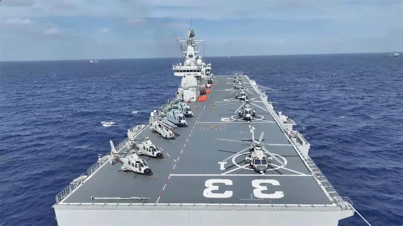就这两栖攻击舰拿出手，反潜+滩头夺岛突袭，不愧是打击手段的中坚力量。组成不同的飞