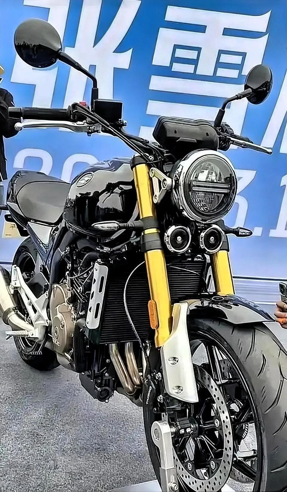 张雪机车的未来发展规划和目标张雪机车（ZXMOTO）的未来规划非常清晰：3年