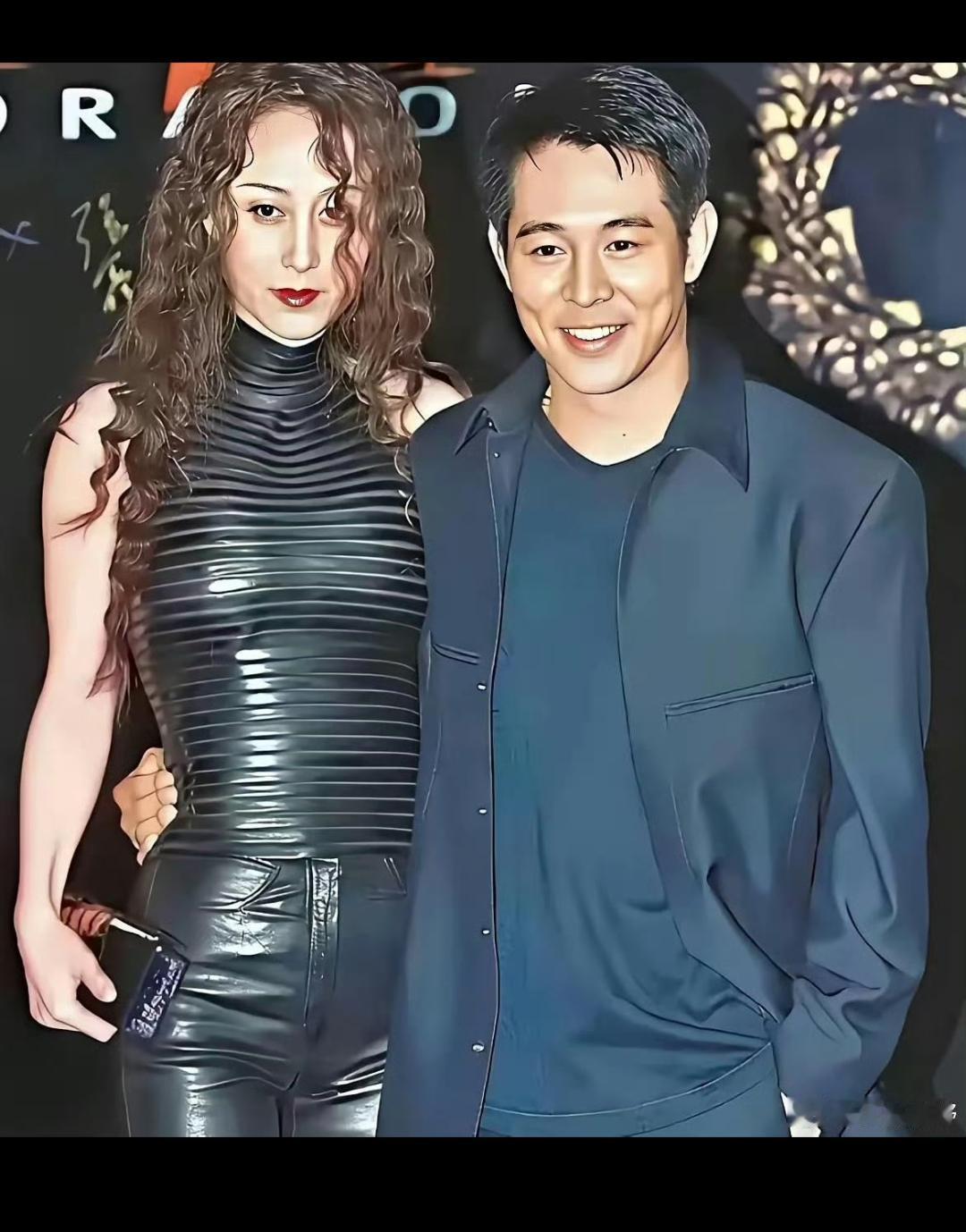 据说她当年被某大佬看上了，而且大佬要娶她为五姨太，这才导致了她的杀身之祸！后来