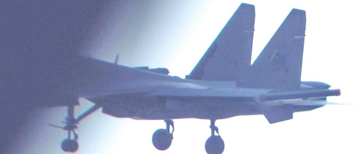 终于看到了第一架J-15TD。至此，福建舰的利刃，包括J-15T、J-15TD、