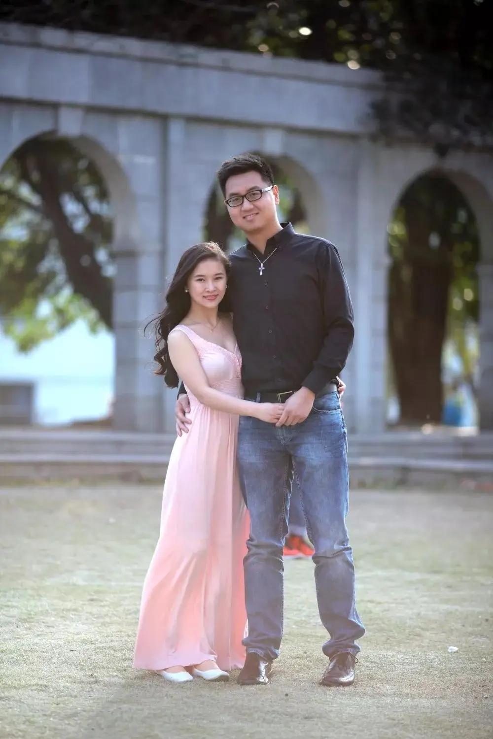 2008年，在四川地震中，廖智失去了双腿，早已出轨的丈夫趁此提出离婚。十年后，廖