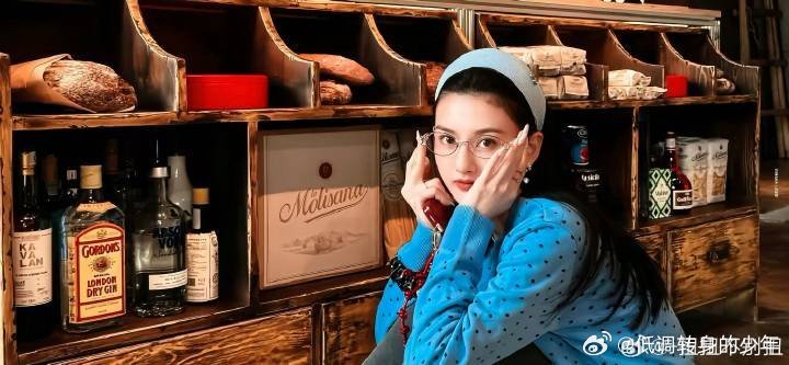 宋祖儿最新营业日常～这个宋祖儿好美.好会穿小裙子配玛丽珍日常又元气时尚感满满