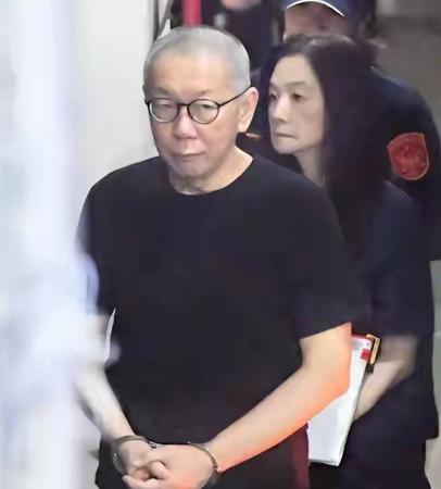 庭审柯文哲多次流泪！柯文哲在庭审上的痛哭，确实让人看到了一些东西。这个