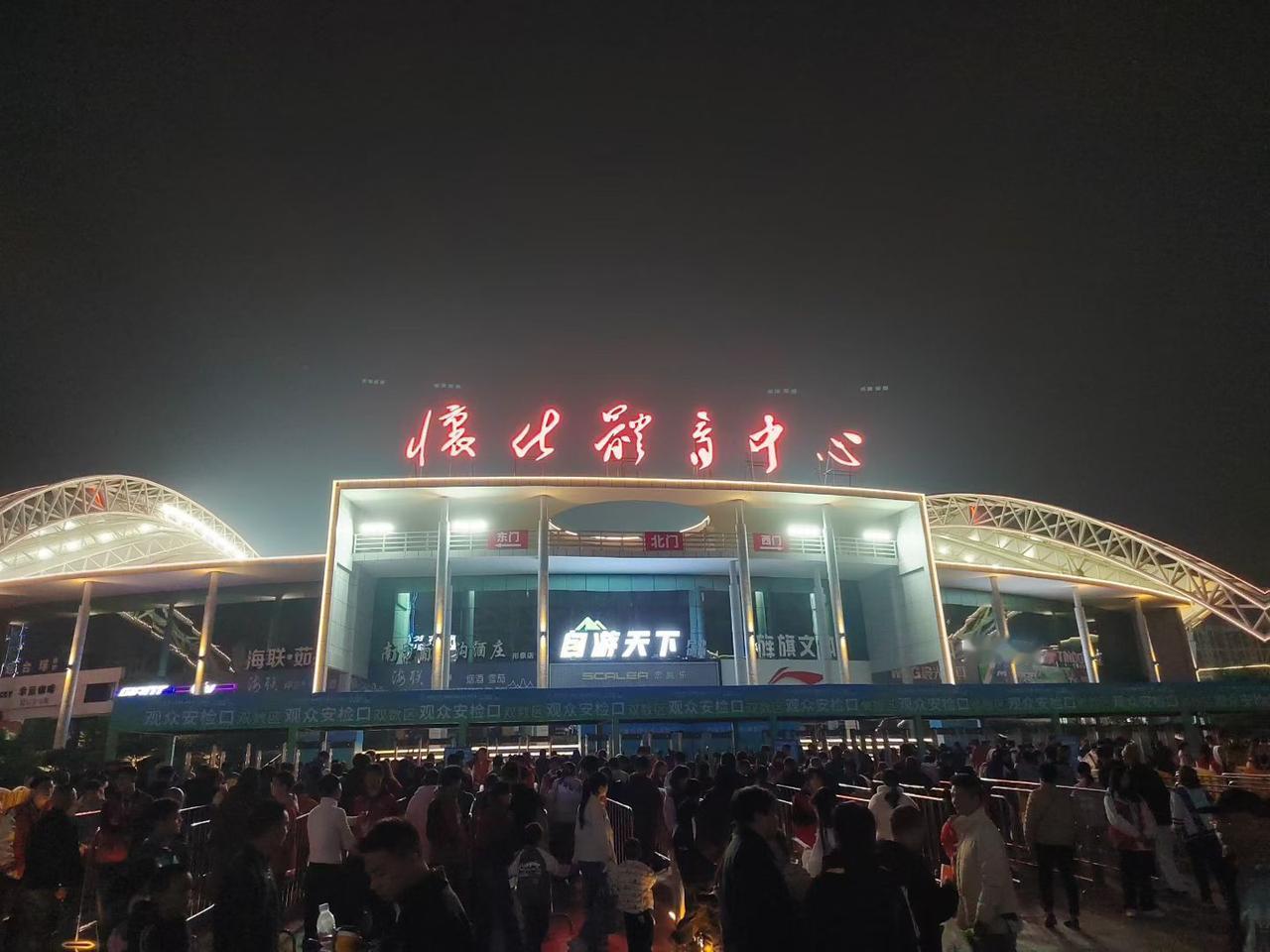 长沙一马当先，怀化难胜一场！苏超结束后，全国的业余联赛都进入了湘超模式。湘超不