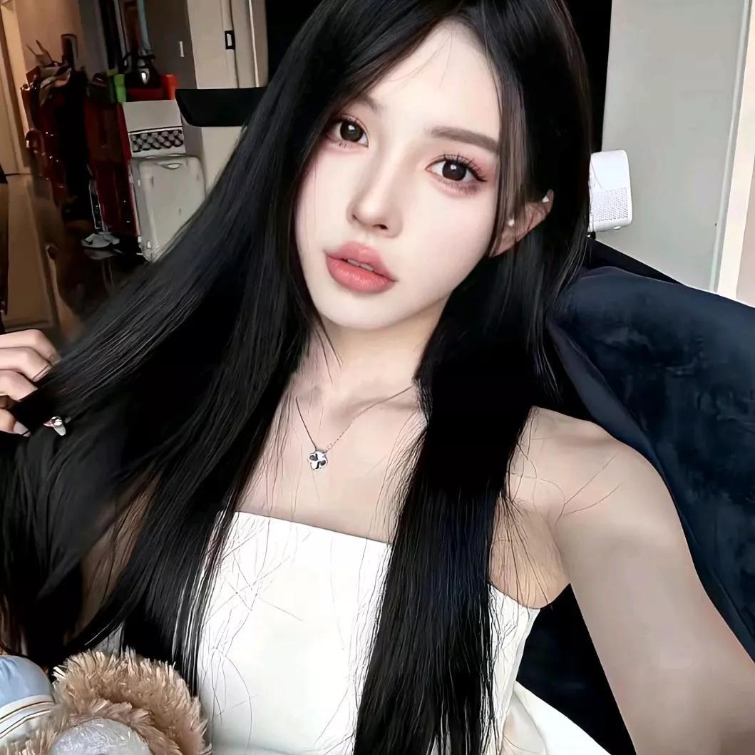 温柔黑发，优雅白裙，惊艳自拍！温柔美女自拍气质女孩自拍温柔白裙写真粉嫩连衣