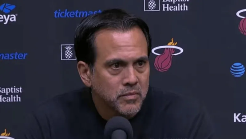 NBA常规赛，骑士149-128击败热火。赛后热火主帅埃里克-斯波尔斯特拉接