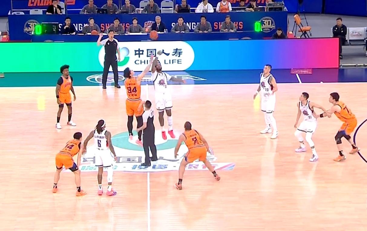 上海男篮112：96山东高速，比赛结果接近赛前预期上海男篮对阵山东高速，在球
