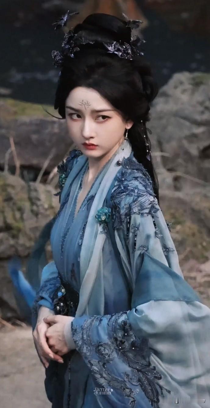 6月11日，宋祖儿开始接戏，拍戏了！聊斋路透上热搜，服化道超美！虽然只是客串，