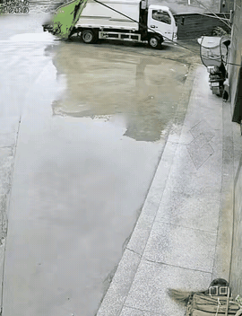 开这种车的技术应该很好啊而且后面都有倒车影像啊，怎么会犯这种错误呢？难道是因