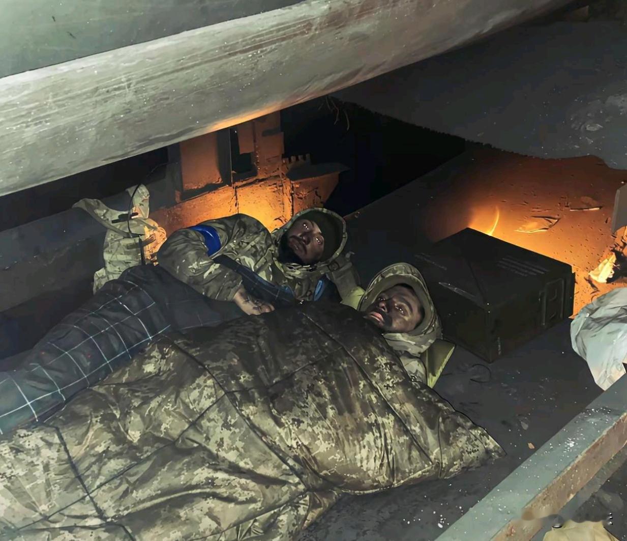 这是前线吗我咋看着像是旷工呢