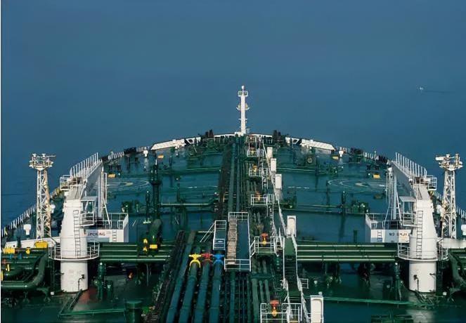 据彭博社报道，俄罗斯的月度石油出口量已降至8个月来的最低水平。主要原因是诺沃罗