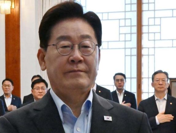 韩国78年的检察厅说没就没了，李在明这步棋，到底是改革还是自保？10月2日，韩