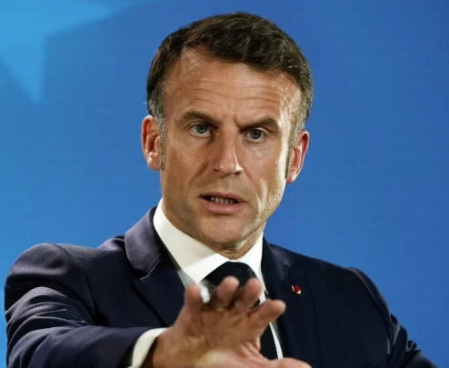 美国驻以色列大使猛批法国总统马克龙。针对马克龙和英国首相斯塔默宣布准备承认巴勒斯