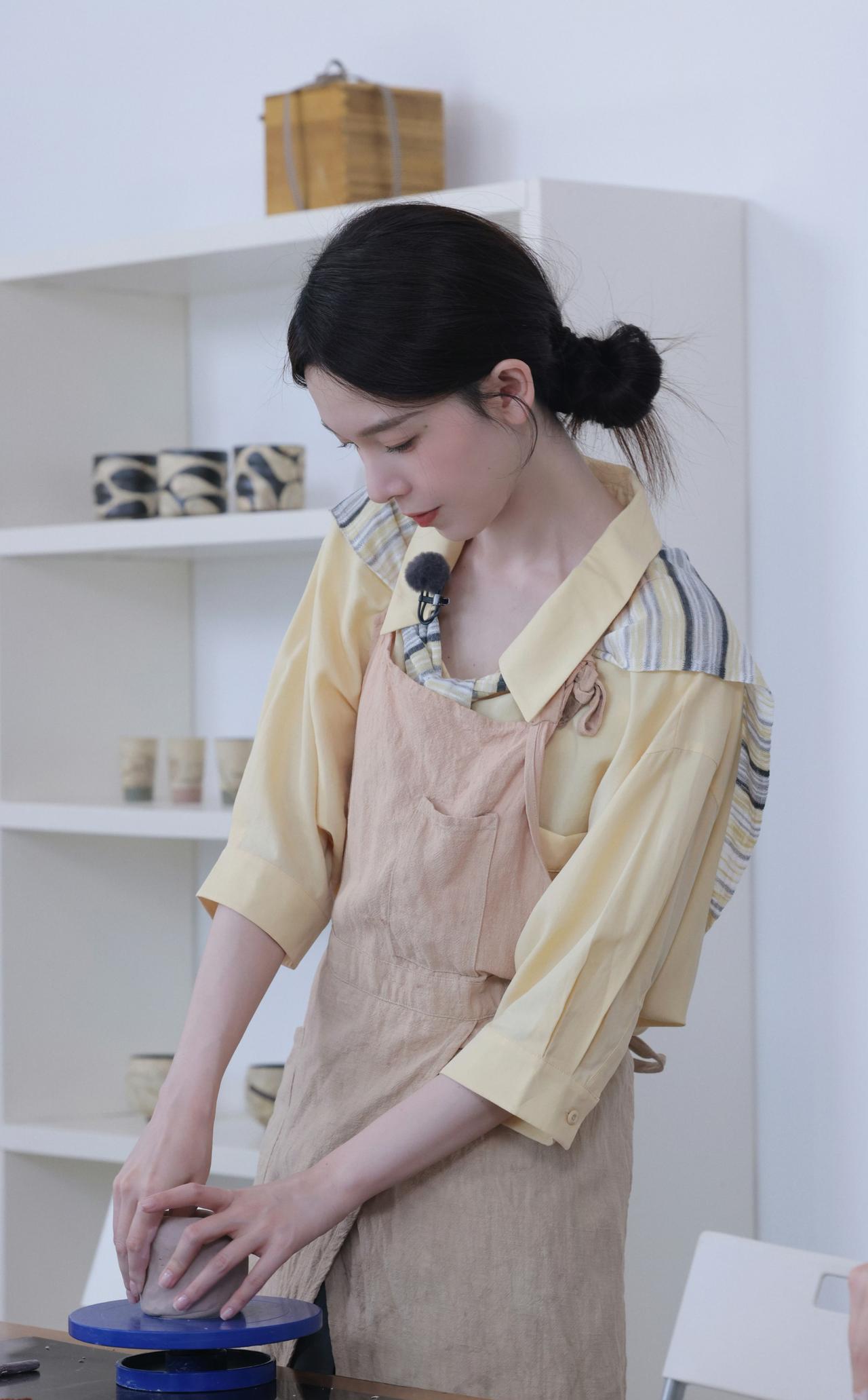 陈瑶素妆淡衣，骨子里的温婉藏不住