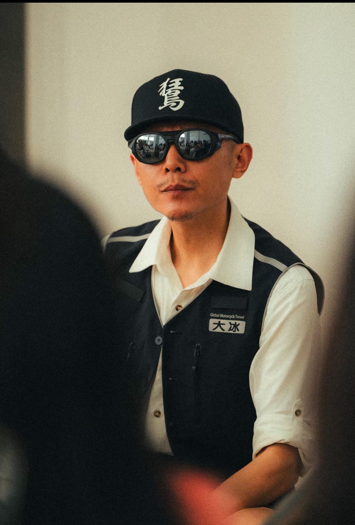 职员：大冰哥，我遇到了一个两难的选择。老板对我恩重如山，去年我生病住院，是他第