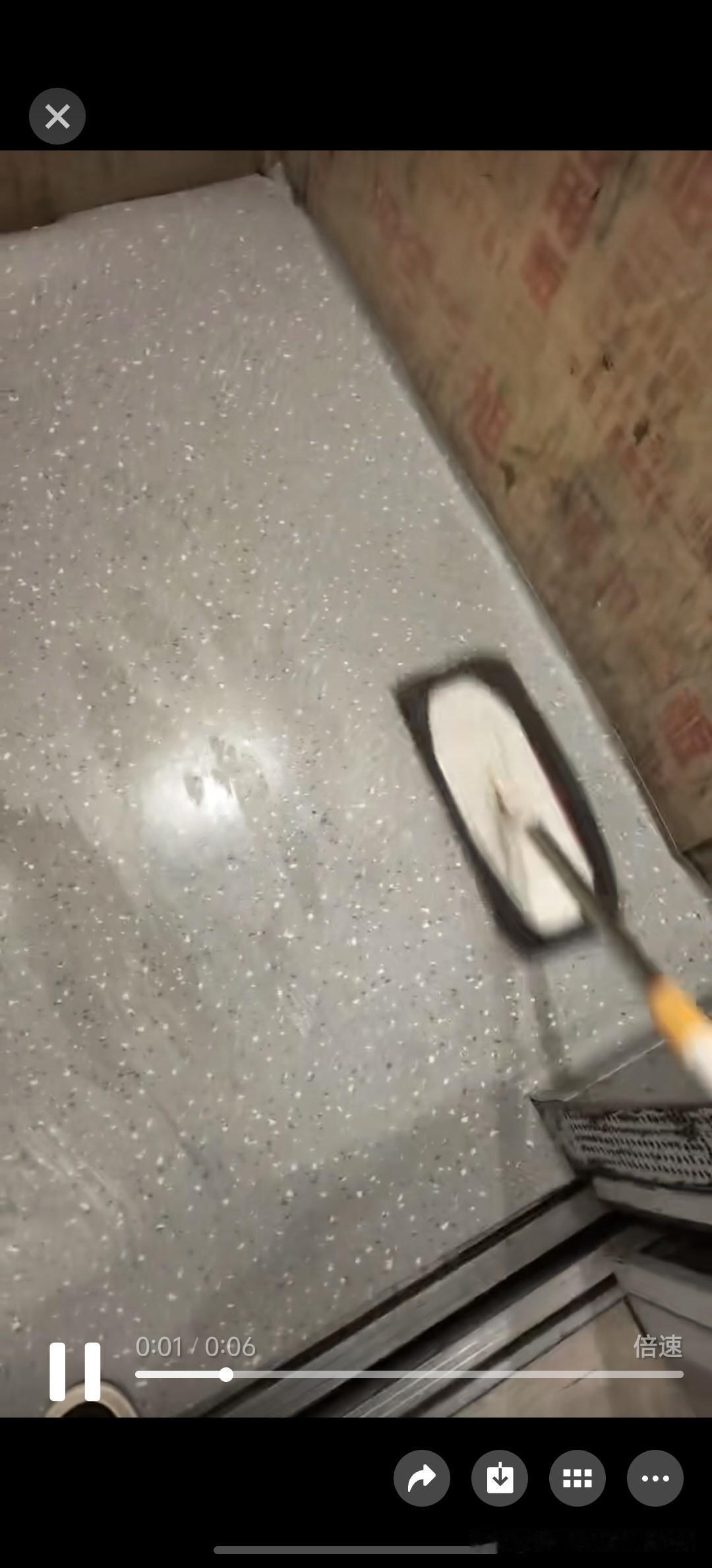 今天是金碧物业走后的第72天。早晨一位业主反映说有人垃圾袋漏水，电梯里面滴的