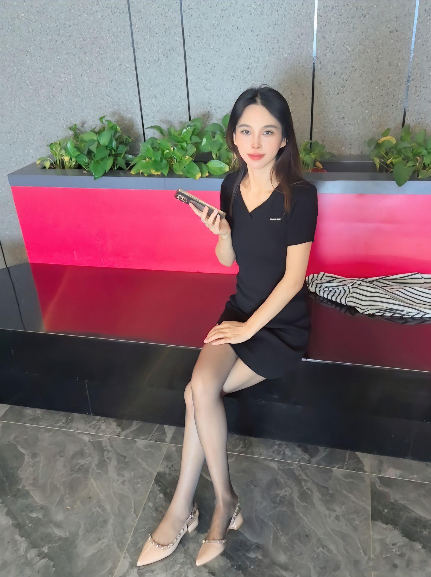 看上去像是什么颜色的丝袜？