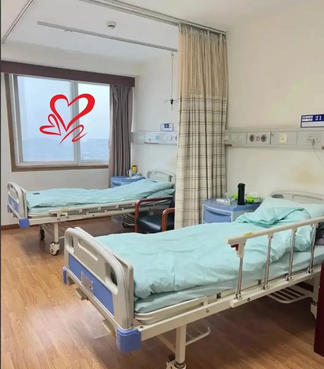 儿媳两口子垫了四万三给公公治病，医保报回来两万五，婆婆一句“五家平分”，瞬间把多