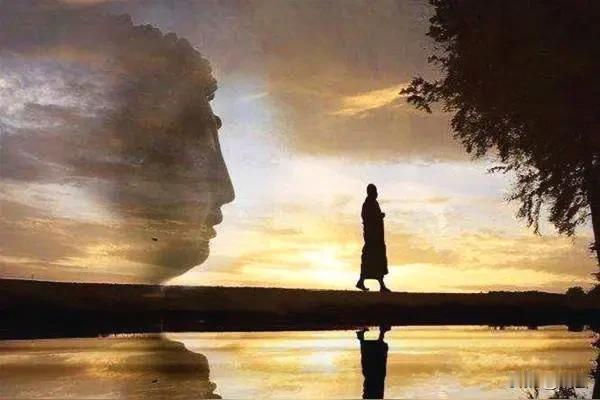 今天刷到一句话：失去亲人的痛苦，其实并不在他离开的那一刻，而是许多年后，回想起的