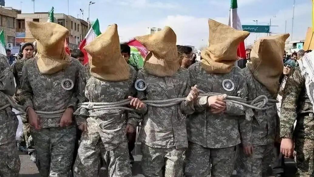 巴林打响反伊朗“第一枪”！4月28日，巴林内政部宣布，已有69人因为涉嫌支持伊