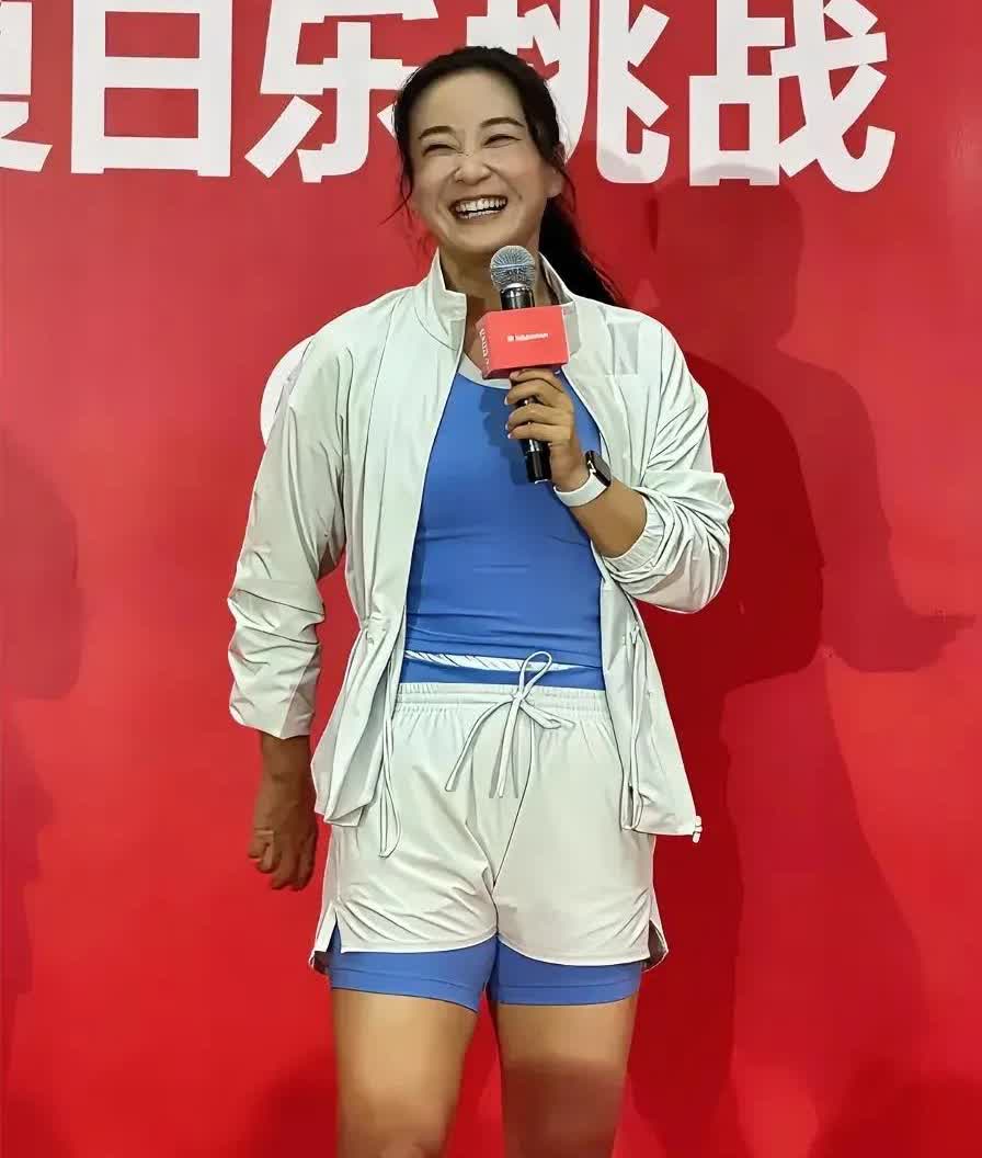 认识一下，新演员，新导演，贾玲！​先胖让大家都认识她，再瘦下来美