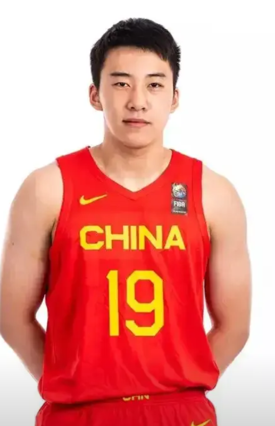 中国男篮90:70大胜半主力阵容的波黑队，三个看点1、如果非要抛开21中11