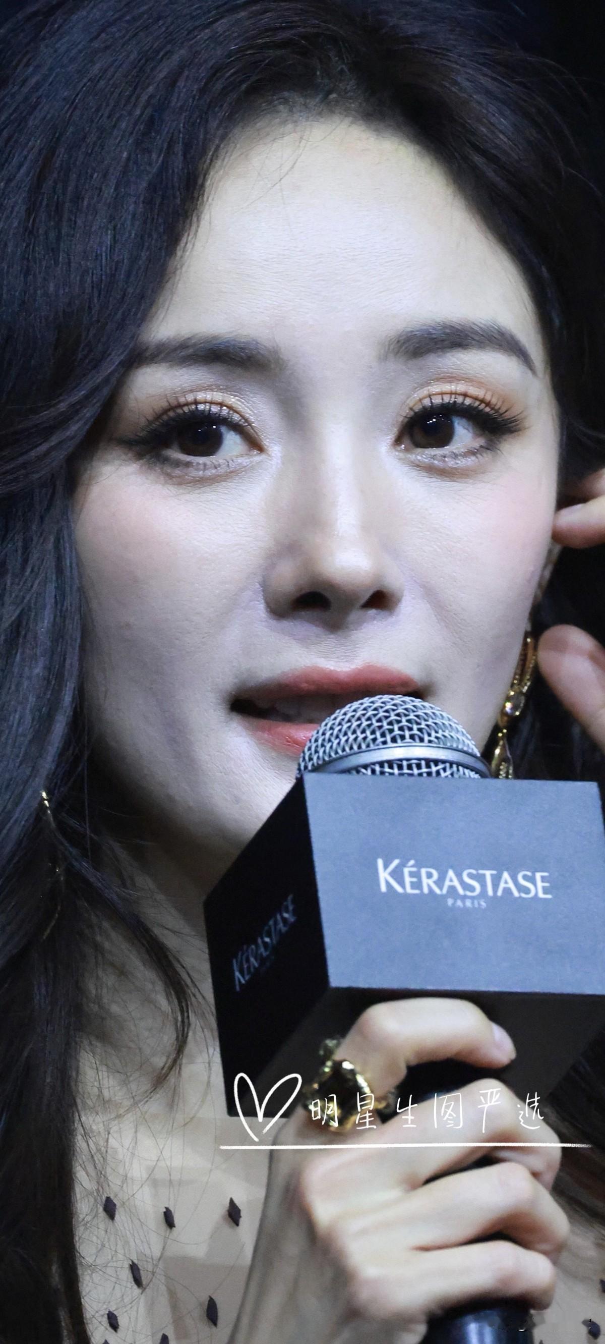 杨幂250106卡诗活动怼脸！近距离能有这个颜值相当不错了