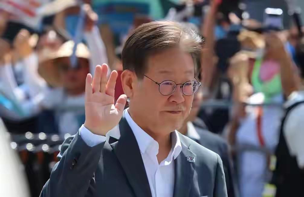 李在明访华做出两大动作！昭告天下与日本划清界线！2026年新年伊始，韩国总