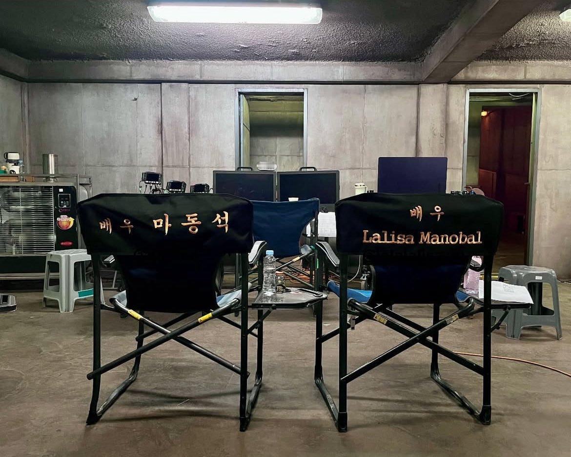 马东锡IG更新还挺勤快的，啊哈哈哈哈片场椅子图已经出来了