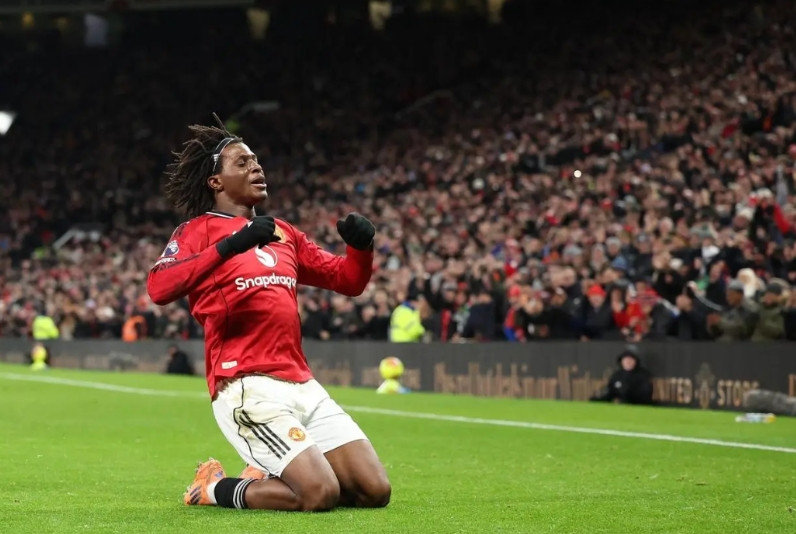 曼联1-0纽卡，阿莫林还是对他的三中卫很痴迷的。在实在缺兵少将的情况下，曼联