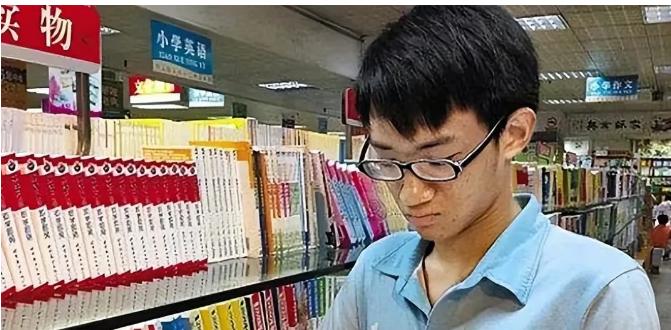 湖南一学霸高考竟然才考了239分，老师想尽办法调查考场监控，发现他交了3科白卷。