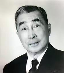 1947年，时年57岁的北平交通大学校长张福运，趁结发妻子熟睡之际，悄然潜入17